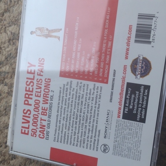 Elvis Presley Hardcover book and CD - Picture 2 of 3